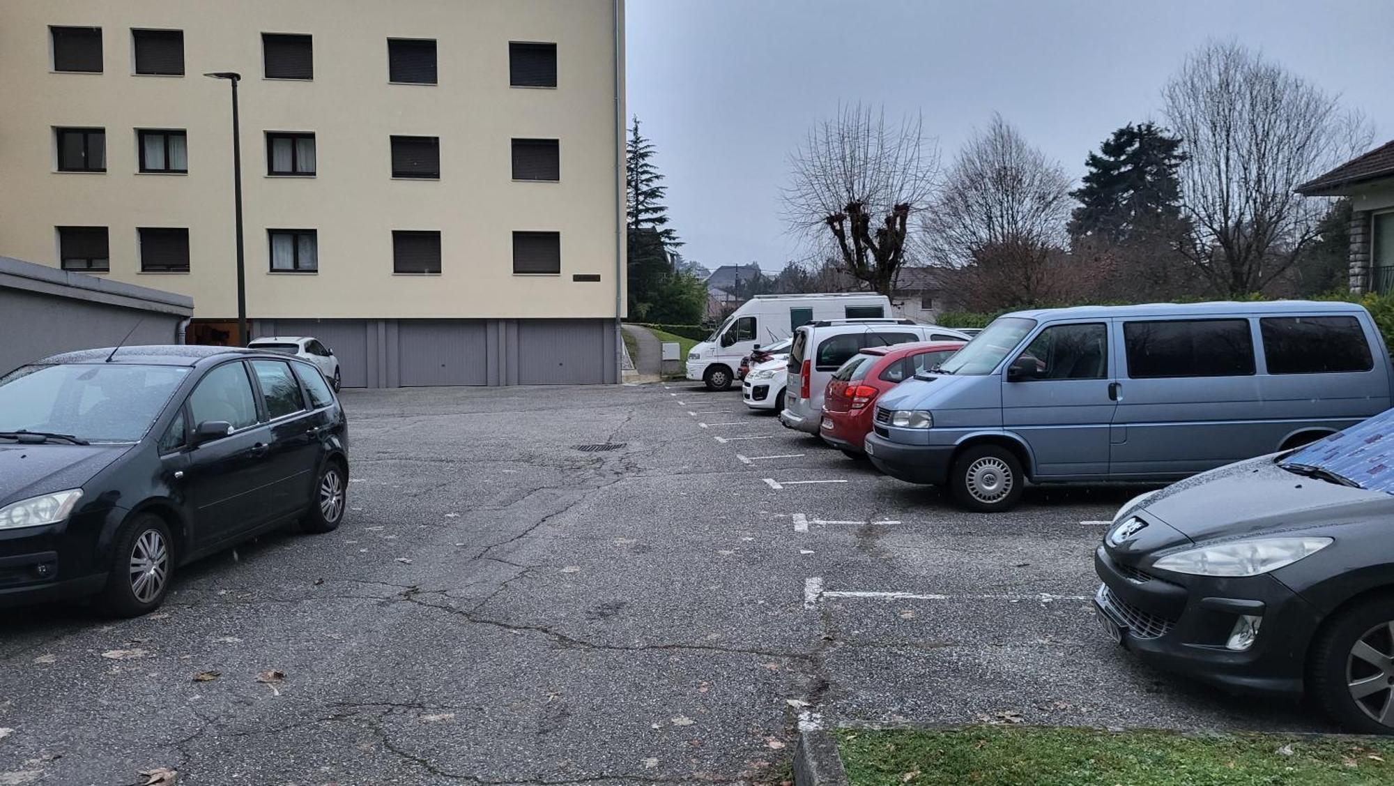 Zen Studio Le Granier Challes Centre - Parking Exterior foto